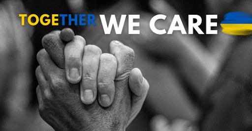 Svart-hvitt bilde av foldede hender. Teksten leser "together we care" i gult, blått og hvitt.